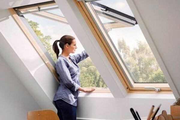 Ventana proyectante manual